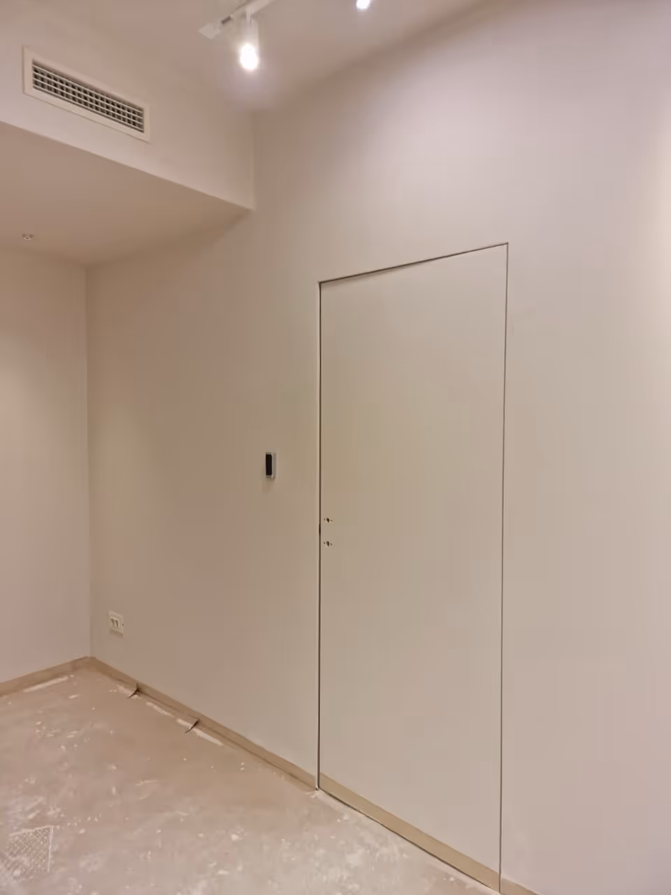 Cameră finalizată cu ușă flush